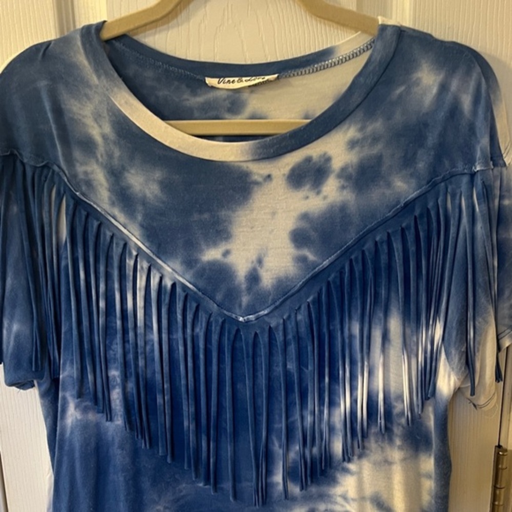 Vine & Love Blue Tie-Dye Cowgirl’s Fringe Tee Size Medium Shirt Sleeve Stretchy